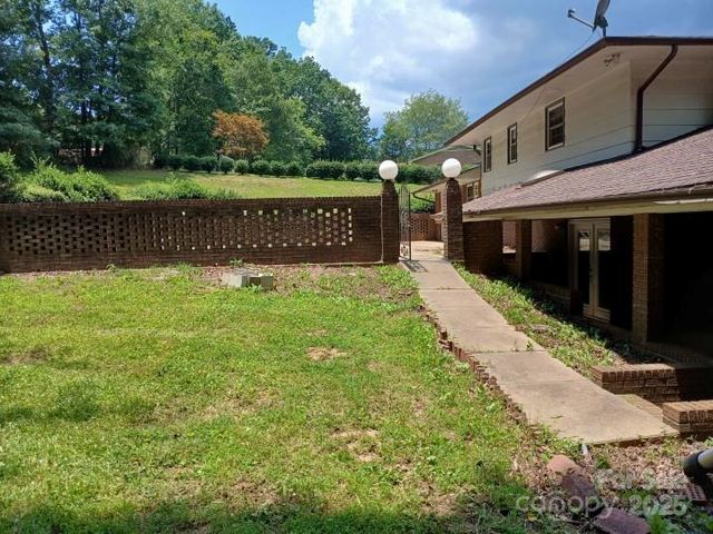 8417 Rolling Hills Avenue, Hickory, NC 28602