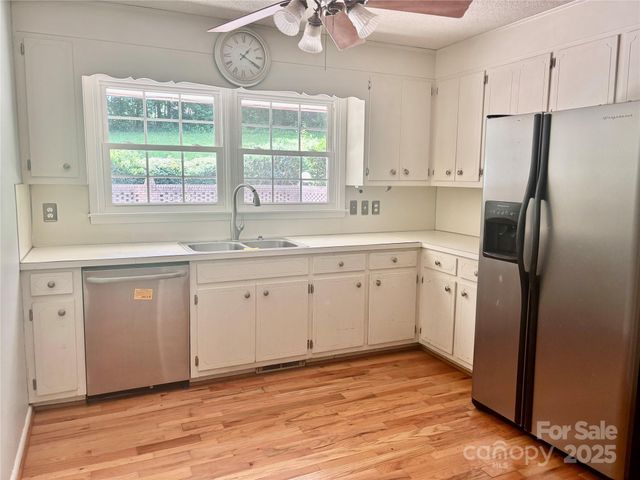 8417 Rolling Hills Avenue, Hickory, NC 28602