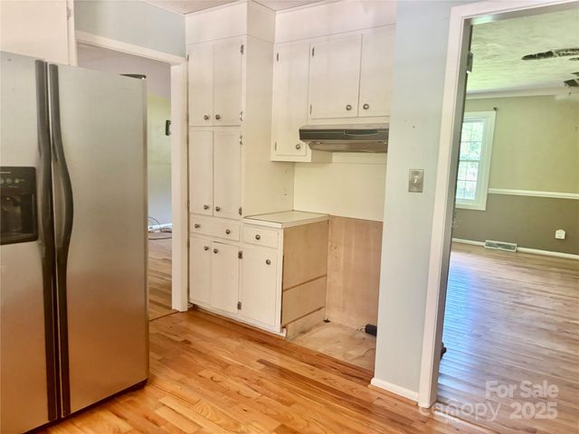 8417 Rolling Hills Avenue, Hickory, NC 28602