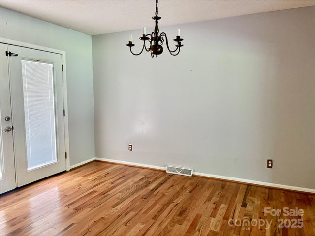 8417 Rolling Hills Avenue, Hickory, NC 28602