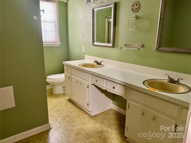 8417 Rolling Hills Avenue, Hickory, NC 28602
