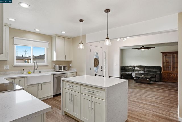 368 Atherton Ave, Pittsburg, CA 94565