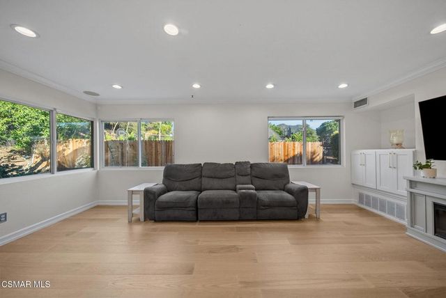 30729 Lakefront Drive, Agoura Hills, CA 91301
