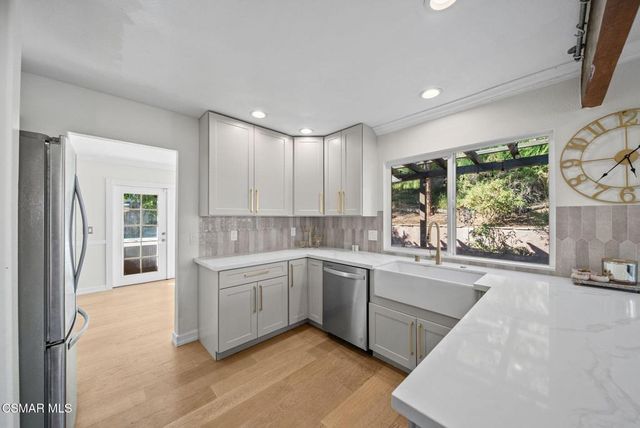 30729 Lakefront Drive, Agoura Hills, CA 91301