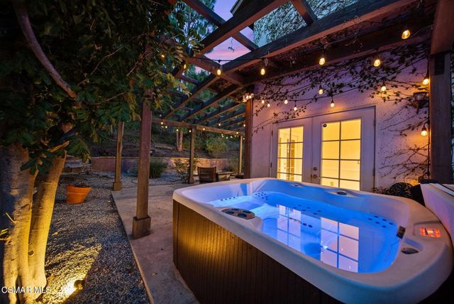 30729 Lakefront Drive, Agoura Hills, CA 91301