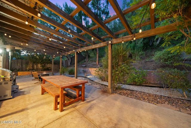 30729 Lakefront Drive, Agoura Hills, CA 91301