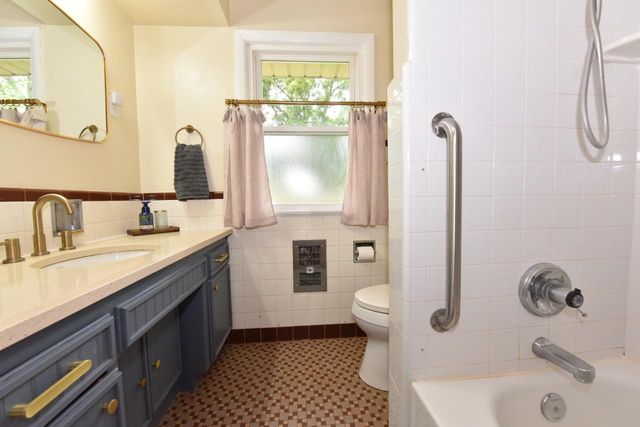 9709 S Howell AVENUE, Oak Creek, WI 53154