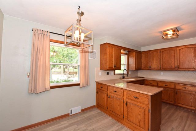 9709 S Howell AVENUE, Oak Creek, WI 53154
