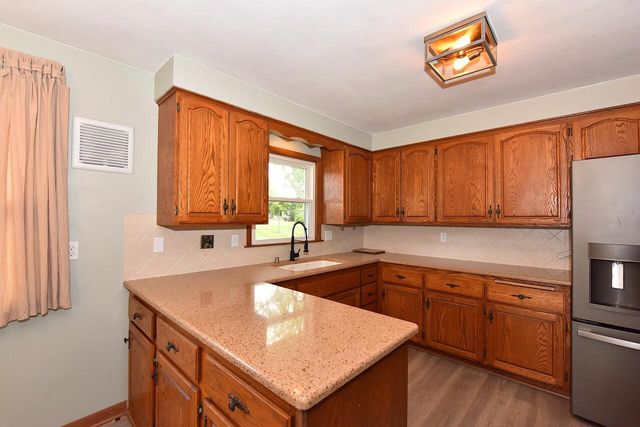 9709 S Howell AVENUE, Oak Creek, WI 53154