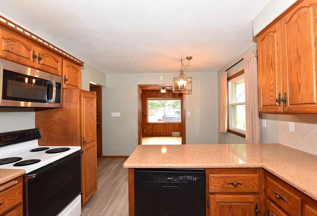 9709 S Howell AVENUE, Oak Creek, WI 53154
