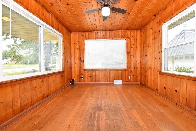 9709 S Howell AVENUE, Oak Creek, WI 53154