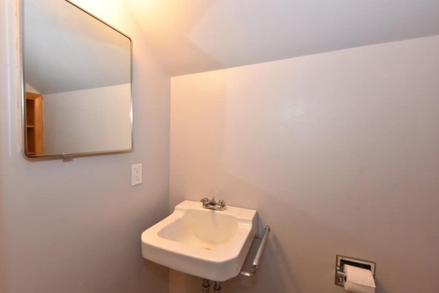 9709 S Howell AVENUE, Oak Creek, WI 53154