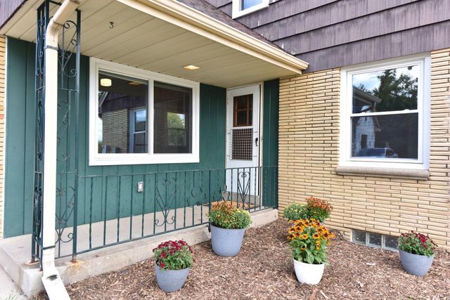 9709 S Howell AVENUE, Oak Creek, WI 53154