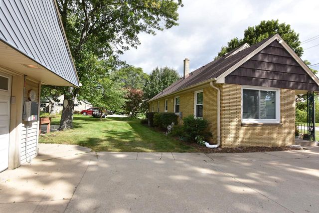 9709 S Howell AVENUE, Oak Creek, WI 53154