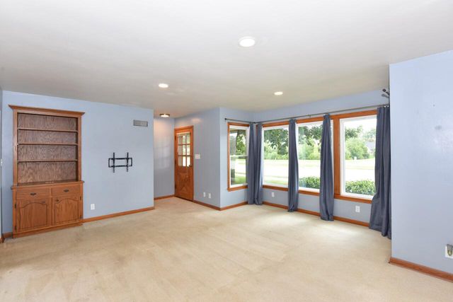 9709 S Howell AVENUE, Oak Creek, WI 53154