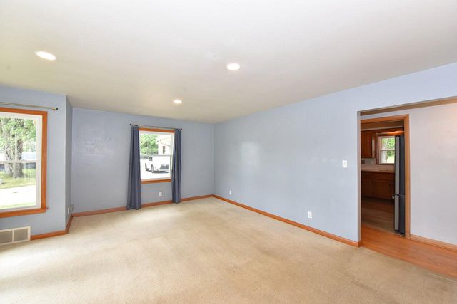 9709 S Howell AVENUE, Oak Creek, WI 53154