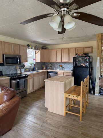 213 PR 1743 B, Clifton, TX 76634