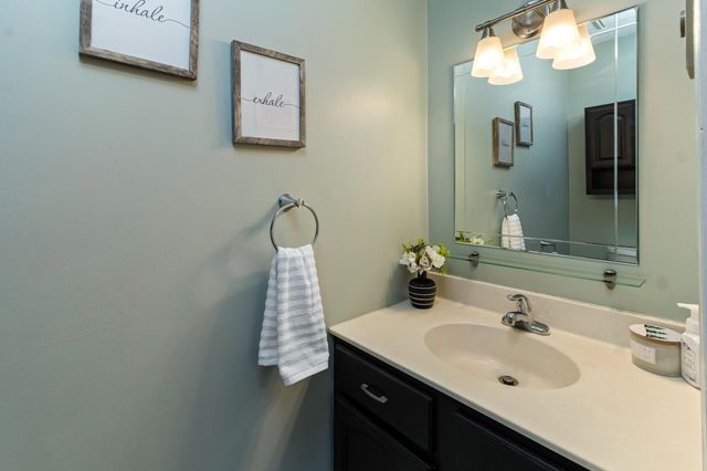 34 Brickyard Rd Unit 18, Essex Junction, VT 05452