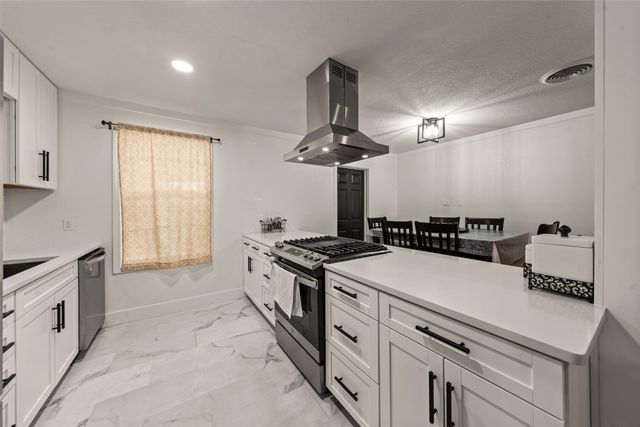 121 Austin Street, Mcgregor, TX 76657