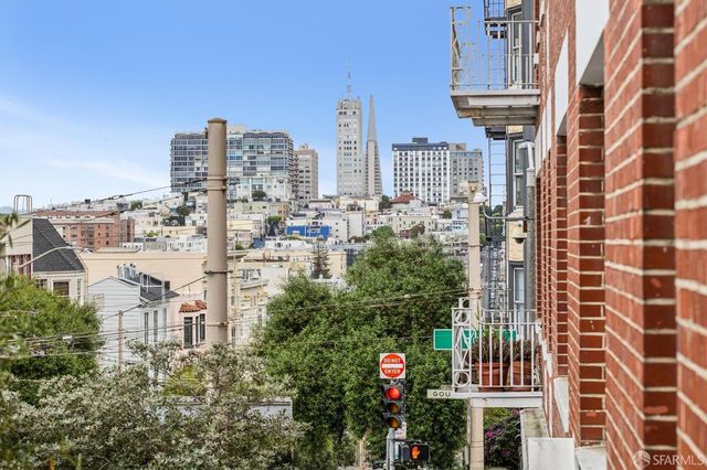 2001 Sacramento Street 3, San Francisco, CA 94109