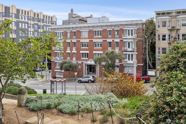 2001 Sacramento Street 3, San Francisco, CA 94109