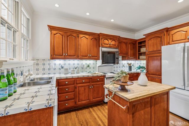 2001 Sacramento Street 3, San Francisco, CA 94109