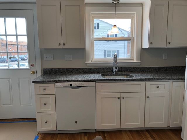 286 Lagrange 286, Newton, MA 02467