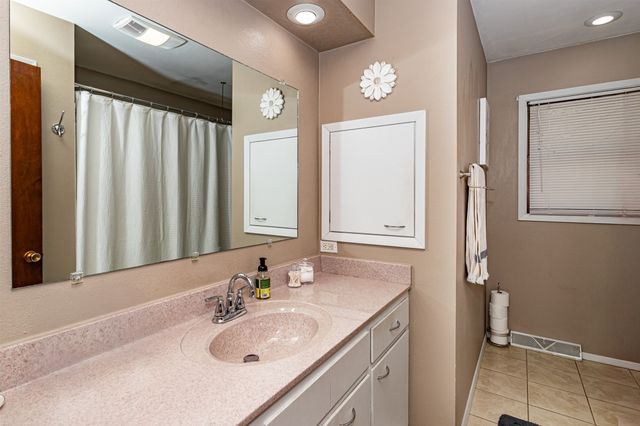 3220 Diamond Street, Ames, IA 50010