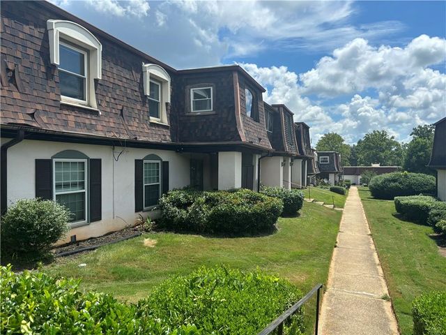 146 Rue Fontaine Road, Lithonia, GA 30038