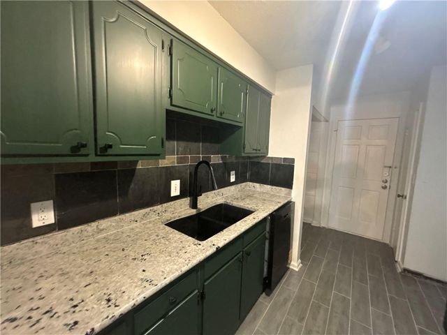 146 Rue Fontaine Road, Lithonia, GA 30038