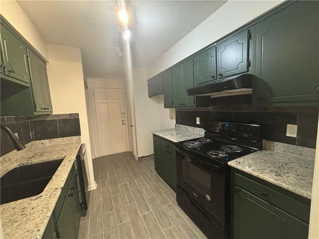 146 Rue Fontaine Road, Lithonia, GA 30038