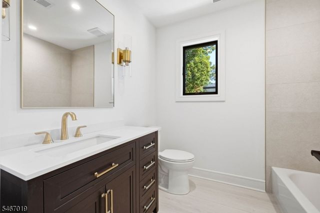 31 Ashwood Dr, Livingston Twp., NJ 07039