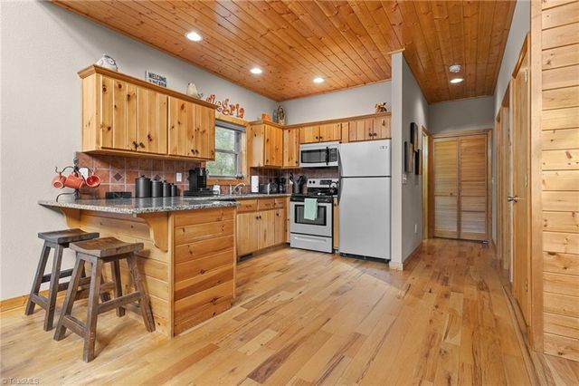 16 Honey Tree Circle, Sparta, NC 28675