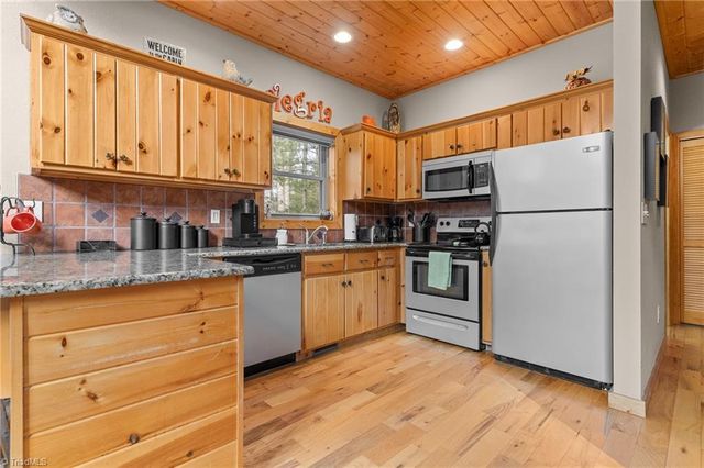 16 Honey Tree Circle, Sparta, NC 28675