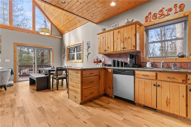 16 Honey Tree Circle, Sparta, NC 28675