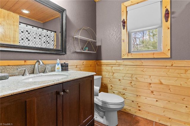 16 Honey Tree Circle, Sparta, NC 28675