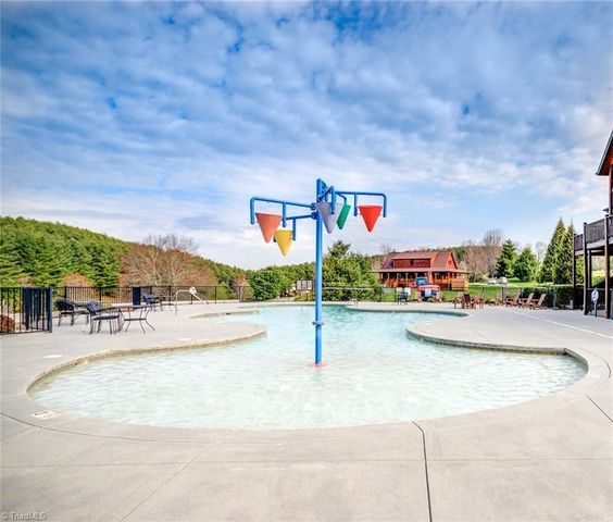 16 Honey Tree Circle, Sparta, NC 28675