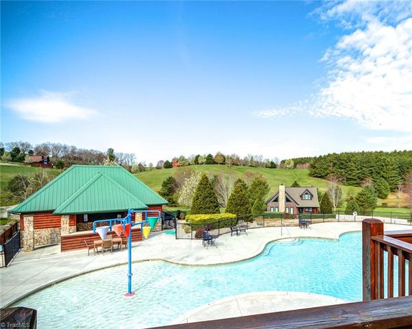 16 Honey Tree Circle, Sparta, NC 28675