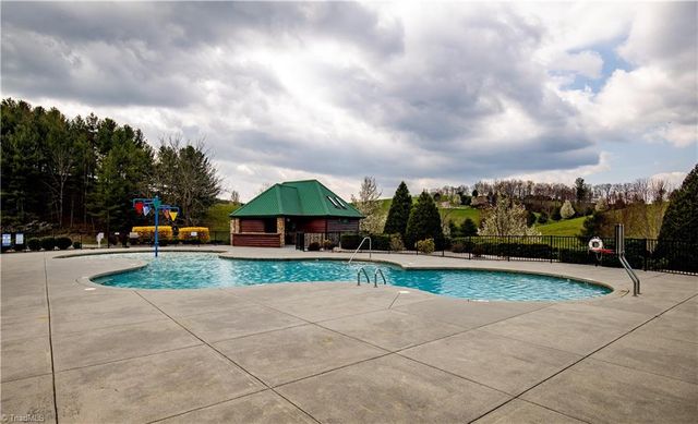 16 Honey Tree Circle, Sparta, NC 28675