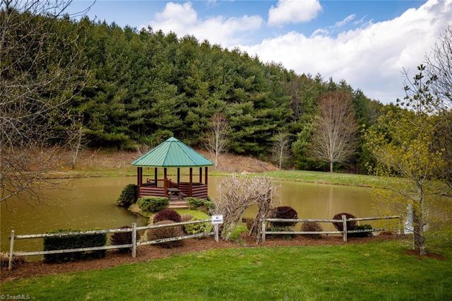 16 Honey Tree Circle, Sparta, NC 28675