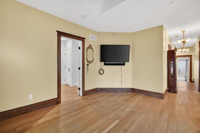 421 9th Street, West Des Moines, IA 50265