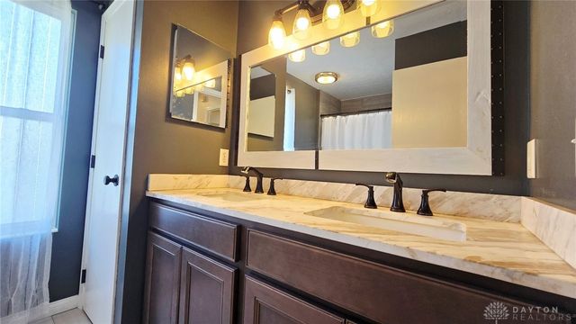 30 Waterstone Drive, Franklin, OH 45005