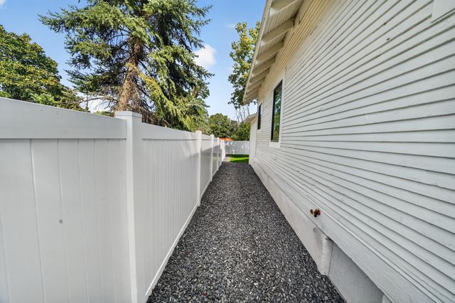 2911 E Fairview Ave, Spokane, WA 99207