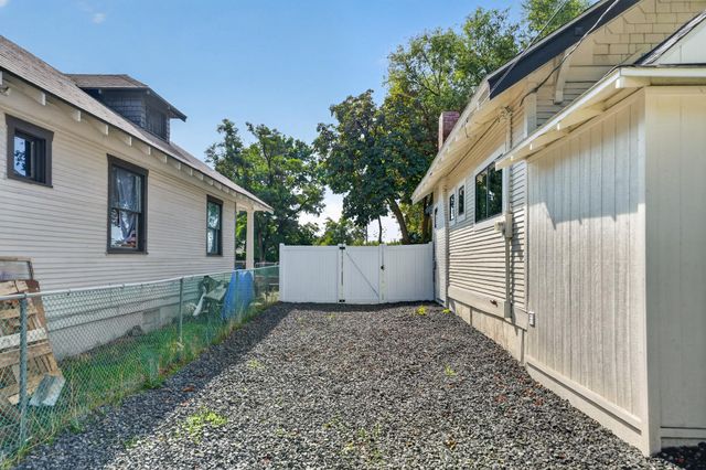 2911 E Fairview Ave, Spokane, WA 99207