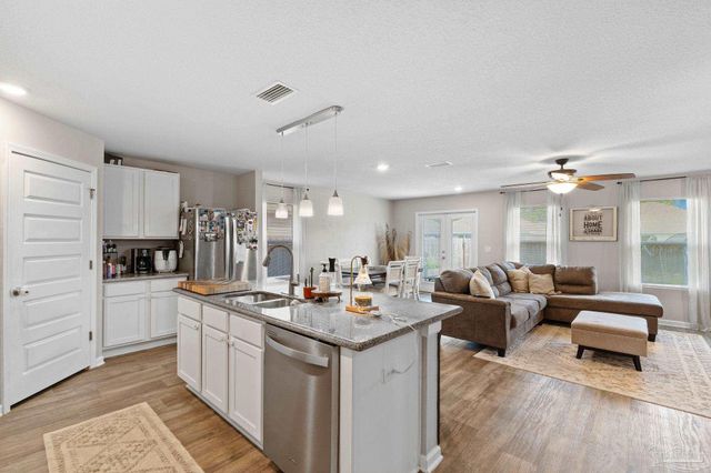 5528 Lancelot Tr, Milton, FL 32583