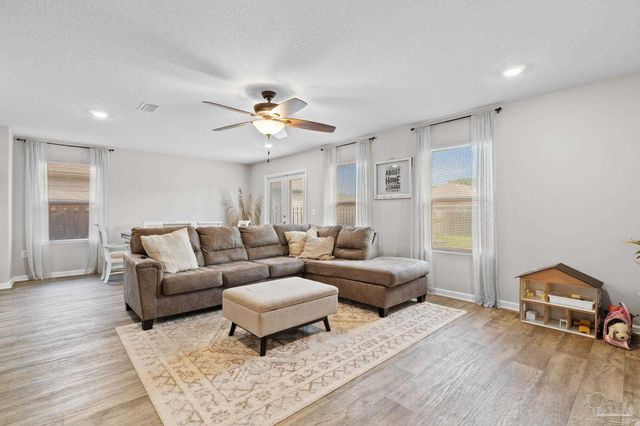 5528 Lancelot Tr, Milton, FL 32583