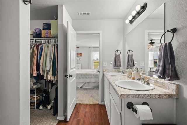 626 Woodcreek Loop, Lowell, AR 72745