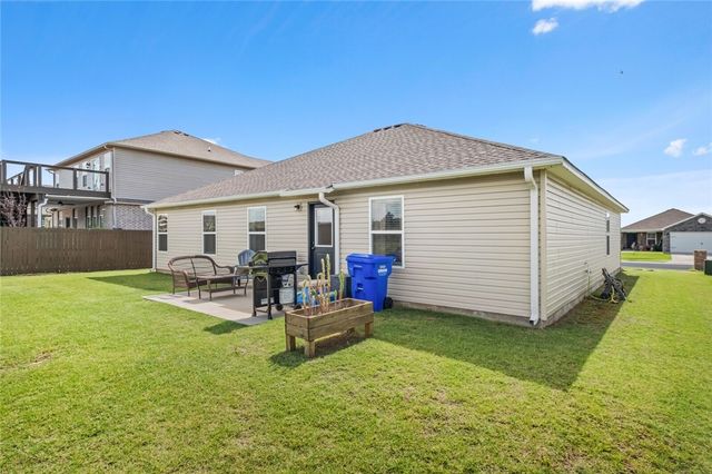 626 Woodcreek Loop, Lowell, AR 72745