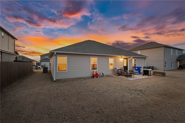 626 Woodcreek Loop, Lowell, AR 72745