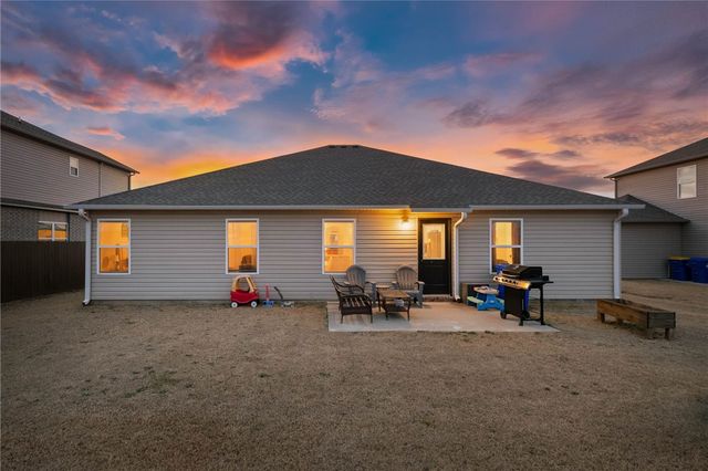 626 Woodcreek Loop, Lowell, AR 72745